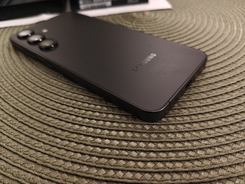 Samsung s24 8/256 - roczny