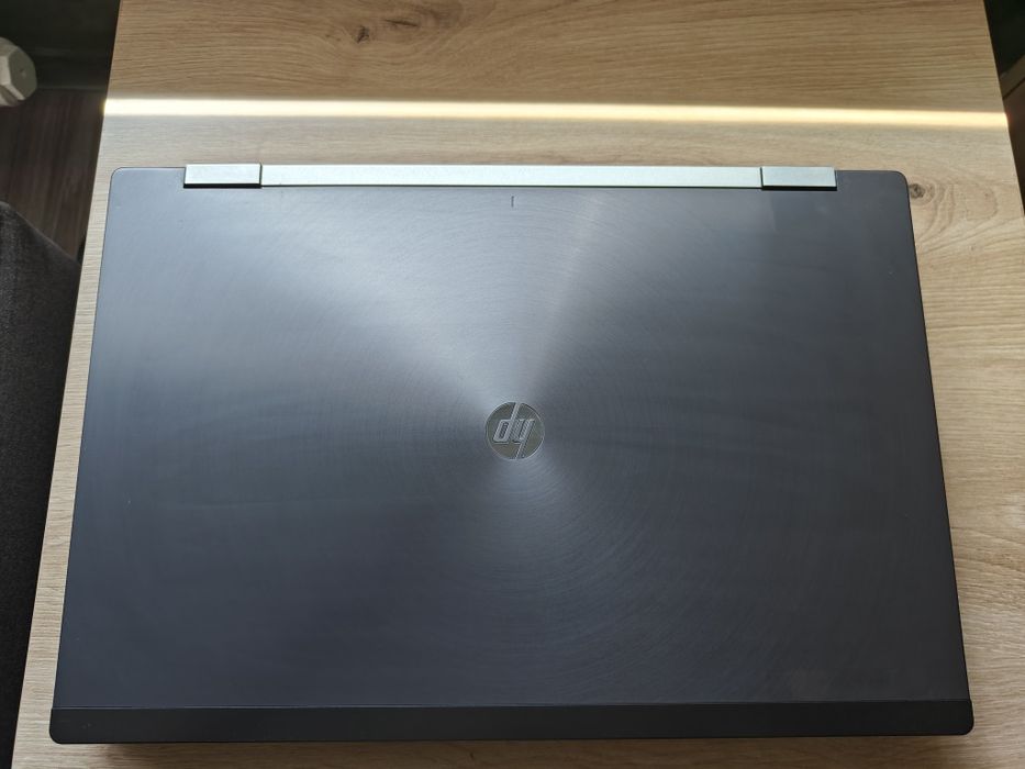 HP Elitebook 8570w + stacja dokująca + dwa zasilacze