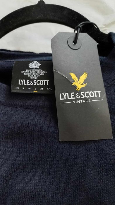 Темно синій светр Lyle&Scott