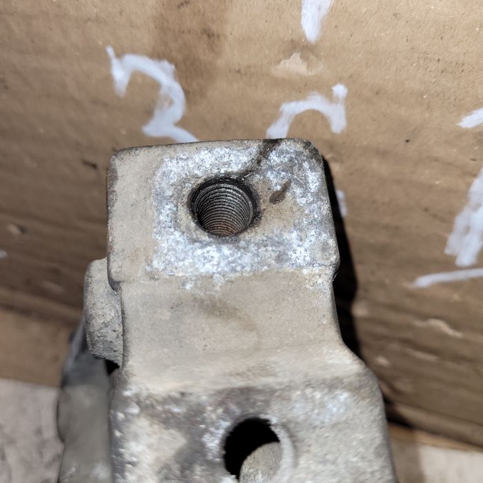 Łapa mocowanie skrzyni biegów vw golf IV Audi A3 8L seat skoda 1.9TDI