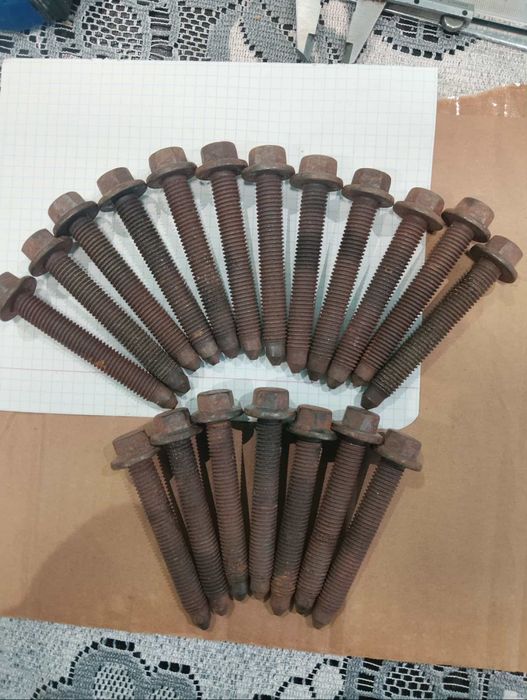 Болти підрамника