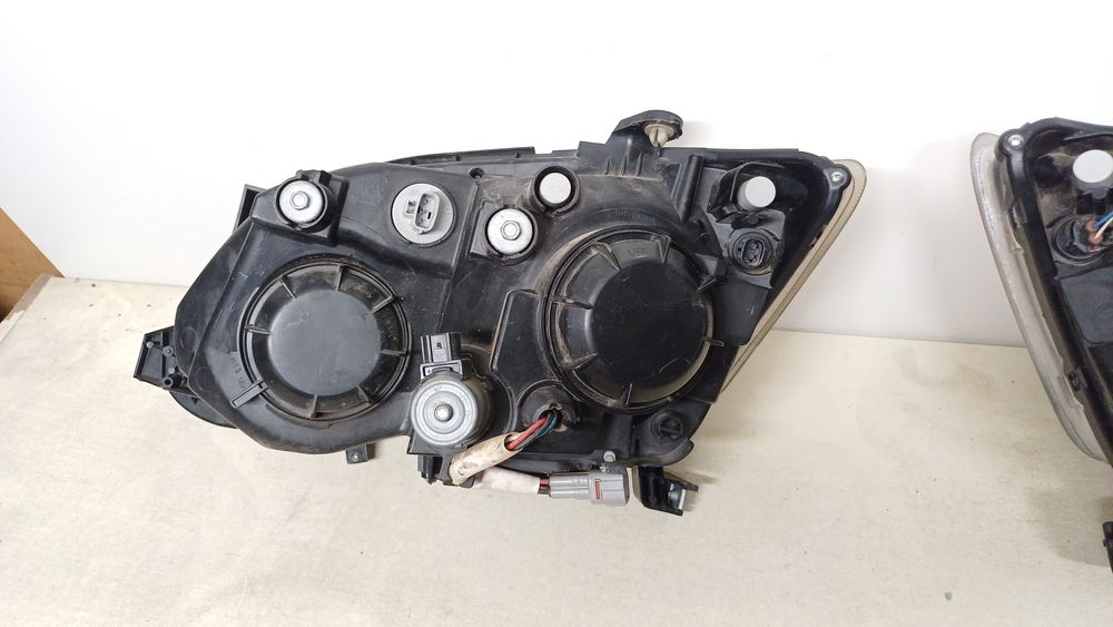 Фара Toyota Avalon 2005-12 рестайлинг ксенон фары левая правая