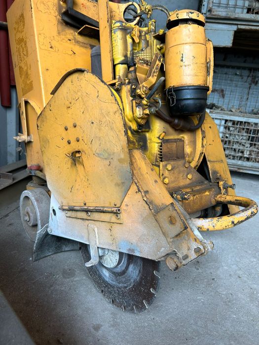 Máquina cortar pavimento