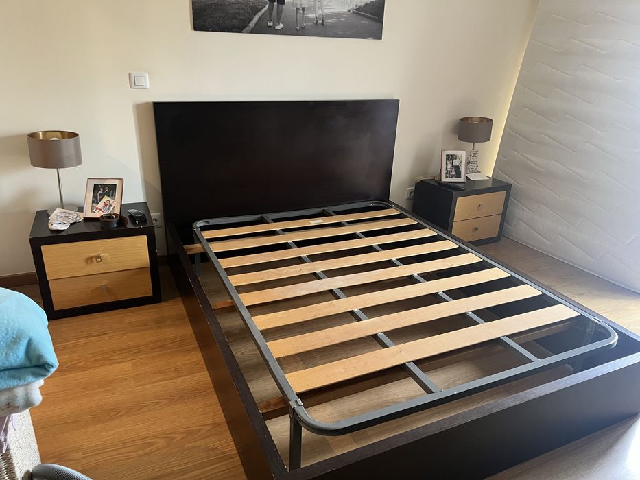 Cama casal + 2 mesas cabeceira