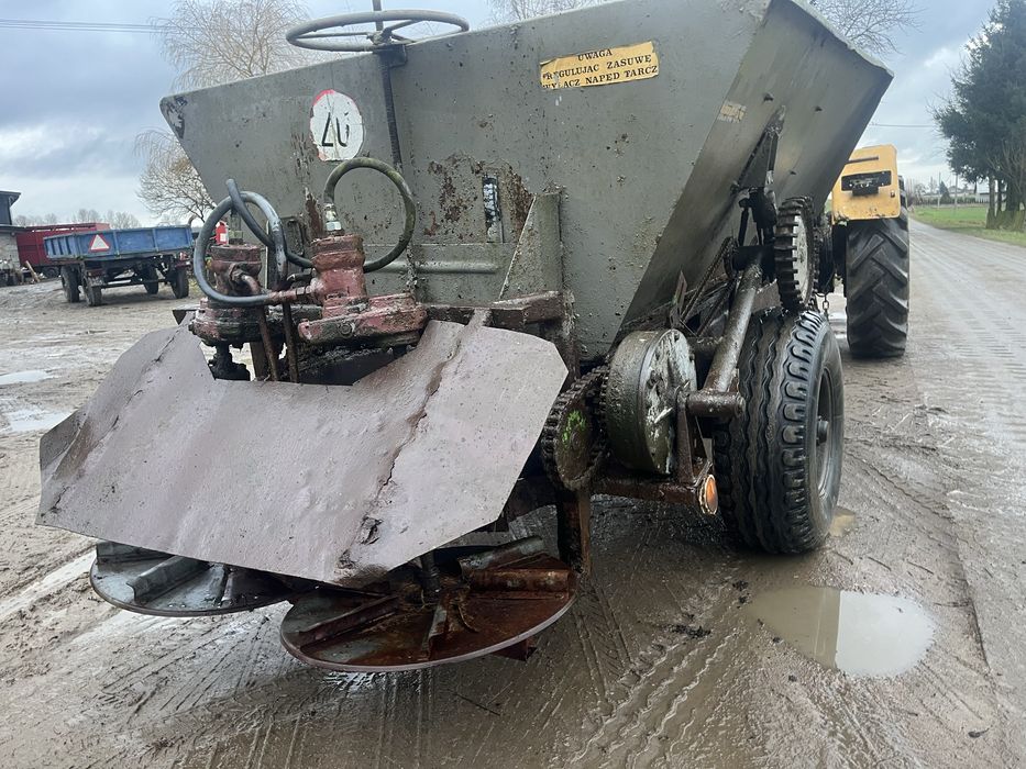 Rozsiewacz wapna rcw 3 tasmowy