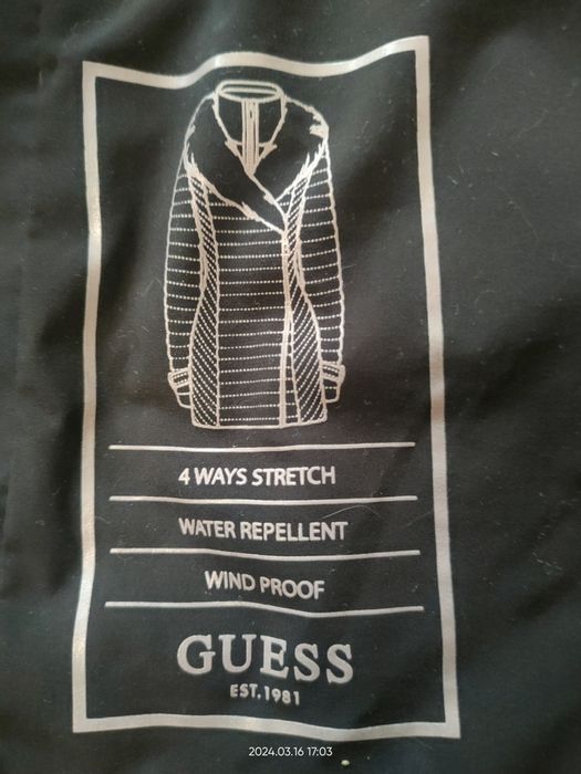 Czarna ciepła kurtka zimowa Guess 36
