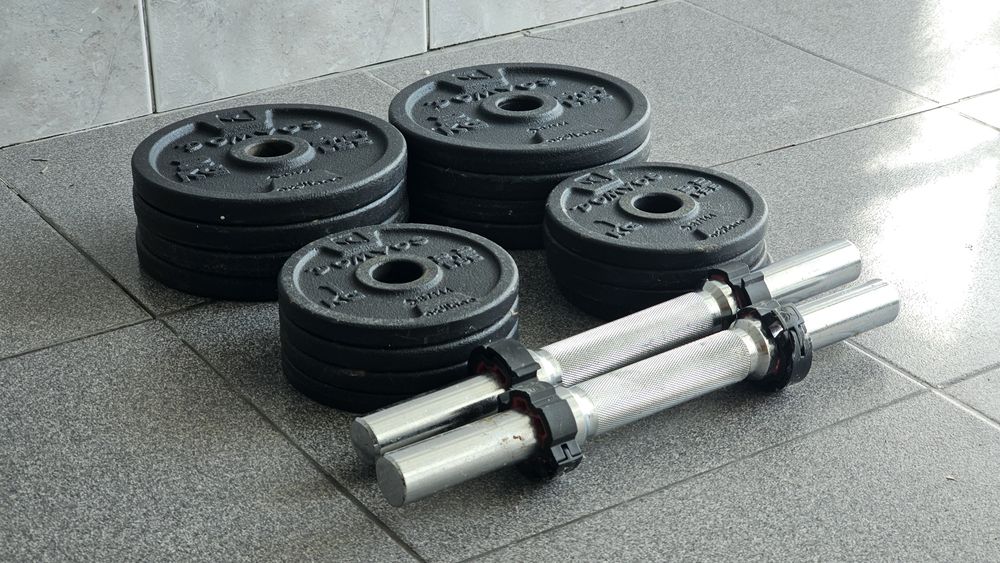 Kit de Musculação Domyos 28mm | 24kg em Discos + Barras Halteres