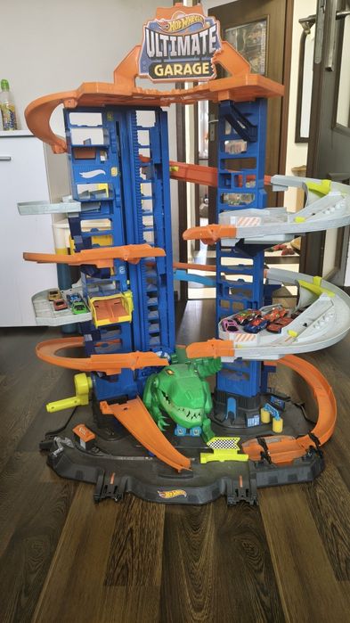 Hot Wheels Mega garaż T-Rexa