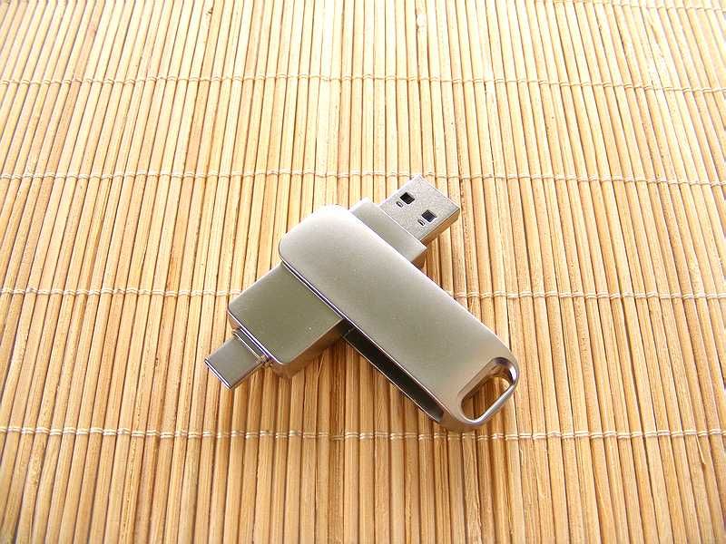 Nowy pendrive Silver Metal 2TB 2000GB do laptopa, telefonu