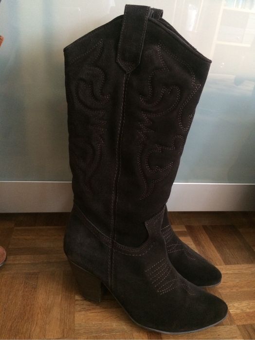 Botas em pele, camurça preto, mel, castanho e bege