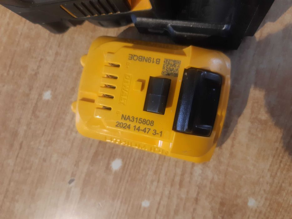 Laser Dewalt Krzyżowy DCE  DCE089D1G