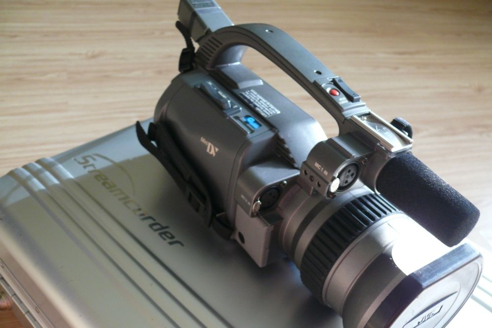 Видеокамера/камкодер JVC JY - DV 300