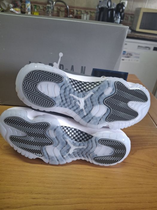 Jordan 11 cinzento