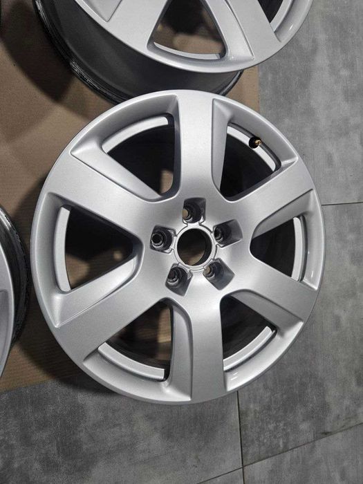 Диски Audi 5/112 R17 7.5J ET37 dia66.6mm