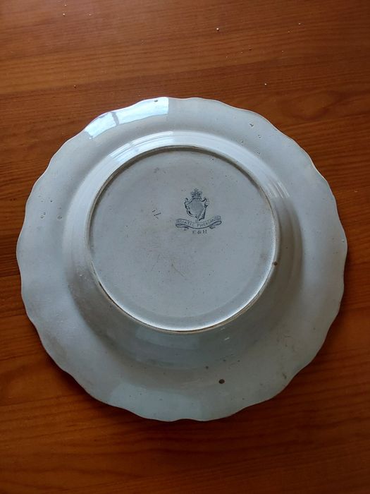 Prato cinzento e branco antigo