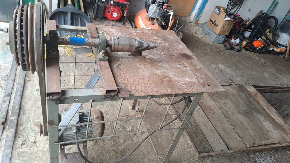 Дровокол винтовий