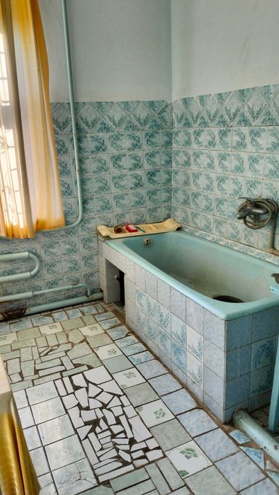 Продається садиба  - дім 2 поверхи, гараж, басейн, чудовий ланшафт