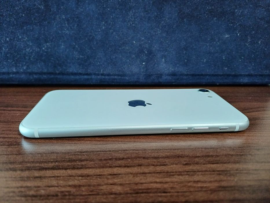 Телефон iphone se 2020 64, айфон