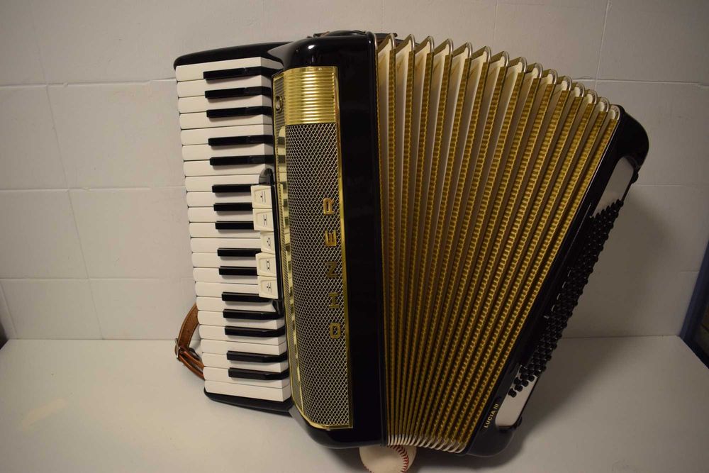 Acordeao Hohner Lucia III 3 Voz 96 Baixos, N. 69