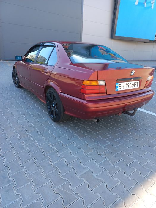 БМВ в хорошем состоянии автомобиль