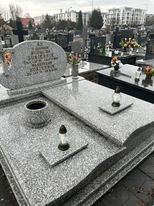 Odstapie grób podwójny z pomnikiem