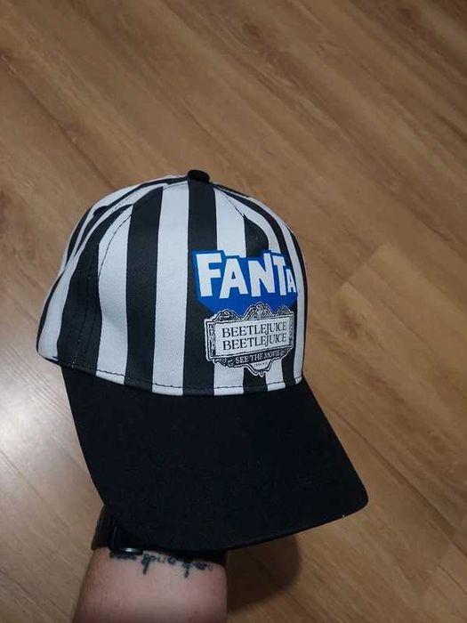 Czapka z daszkiem Beetlejuice × Fanta