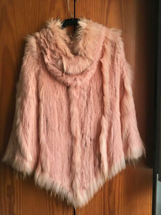 Vários casacos de senhora - Casa das Peles Yu, Yu etc