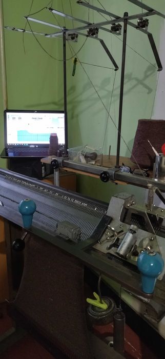 двофонтурна в'язальна машина