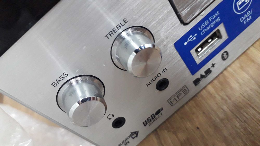 mini HiFi музыкальный центр Philips BTB8000