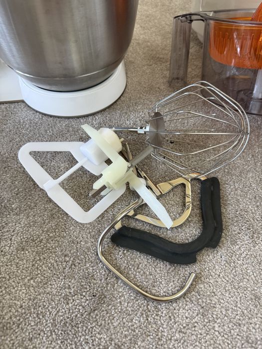 Bosch MUM6 1000W robot kuchenny + blender + szatkownica + wyciskarka + lody