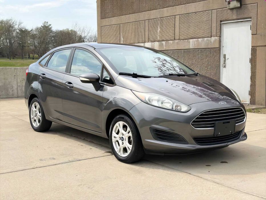 Ford Fiesta SE      2015