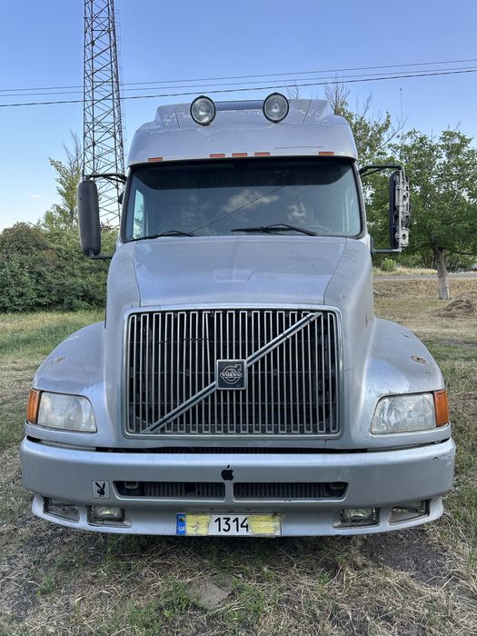 Тягач VOLVO VNL 660 2002р