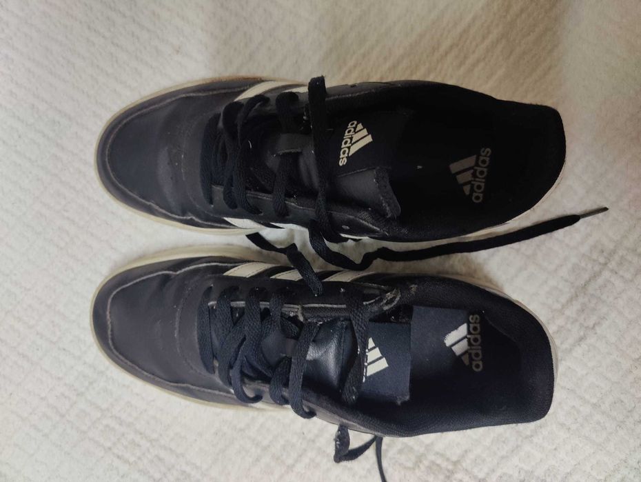 Sapatilhas Adidas tam. 42 em muito bom estado