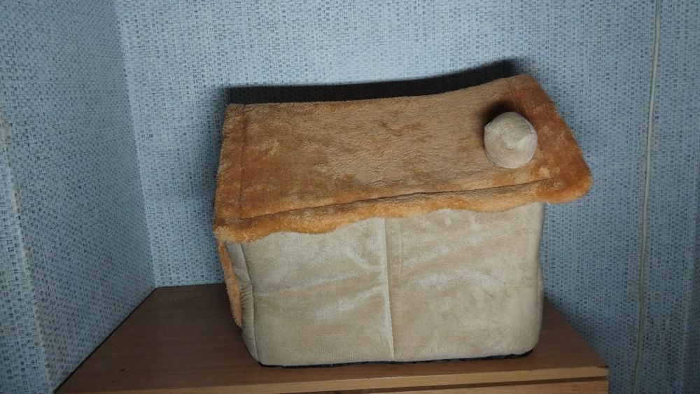 Б/У  Домик для маленьких собак и котов. РАЗМЕР М