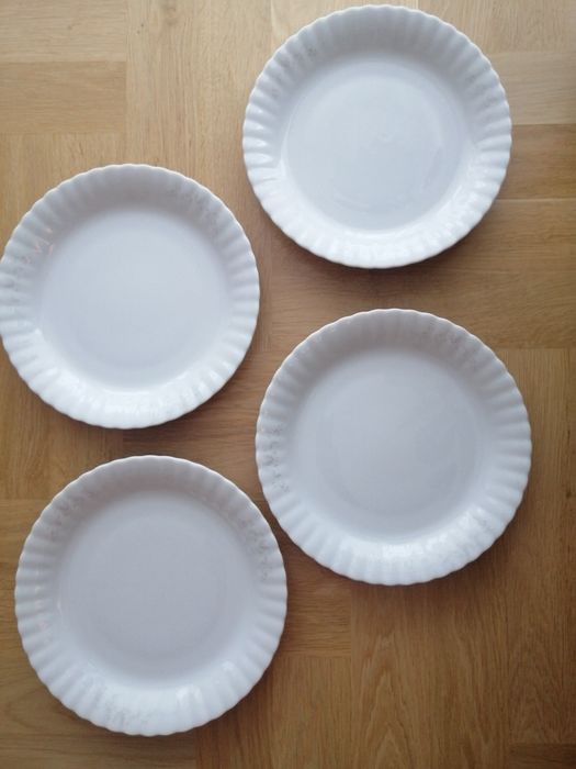 Komplet nowych talerzy Chodzież 4 sztuki