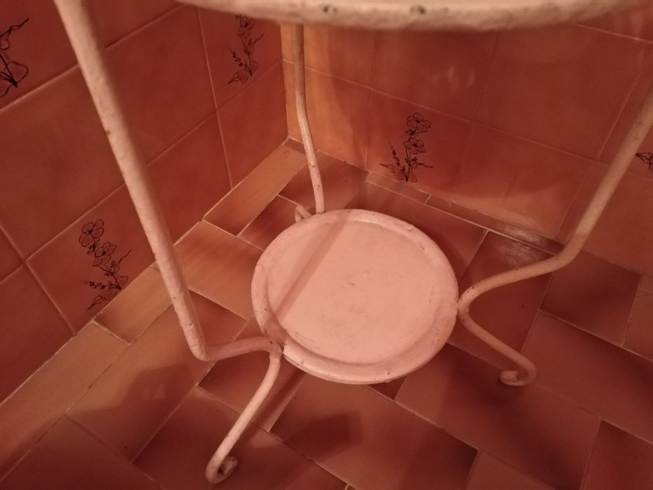 Lavatório Muito Antigo em Ferro