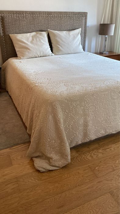 Colcha com renda de cama de casal