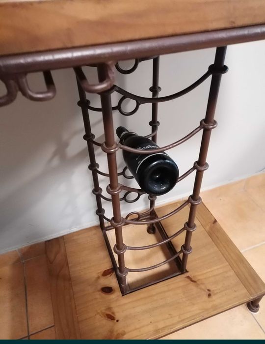 Móvel rústico (bar)