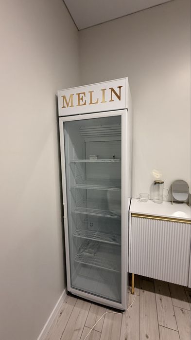 Холодильник вітрина