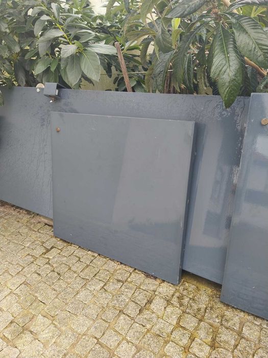 2 (dois) portões de Jardim individuais