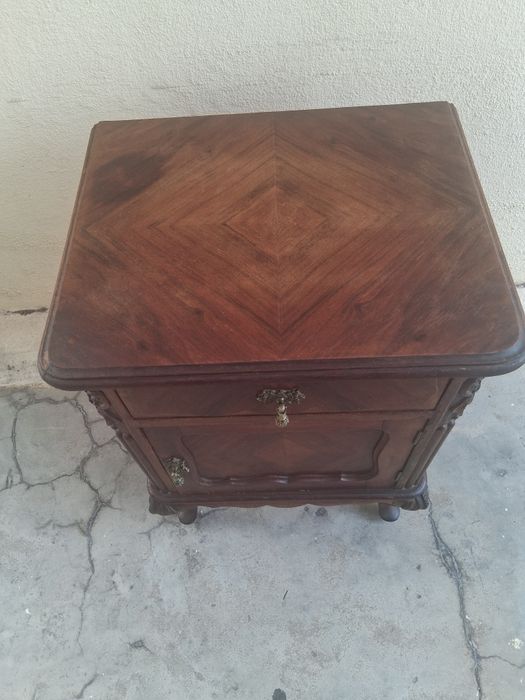 Mesa de cabeceira  estilo Queen Anne antiga