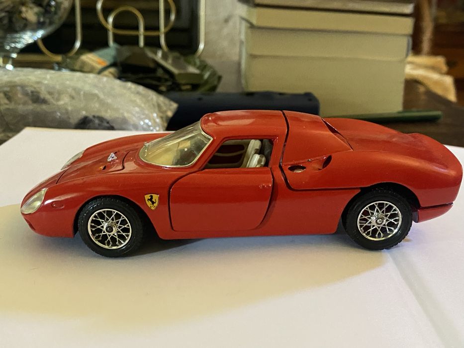 Ferrari 250 LM – Burago 1/24 (Made in Italy) – Excelente Estado