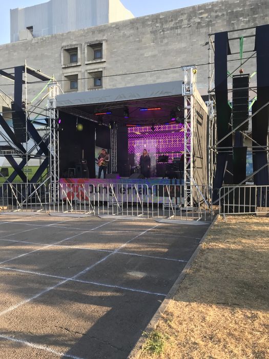 Сцена, беклайн, свiтлове та звукове обладнання