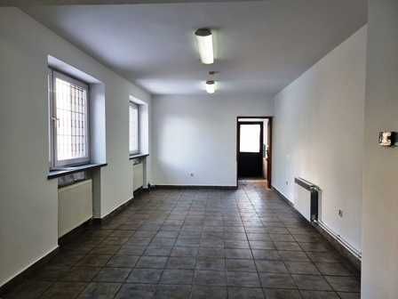 Do wynajęcia lokal handlowo - usługowy obok Rynku Maślanego