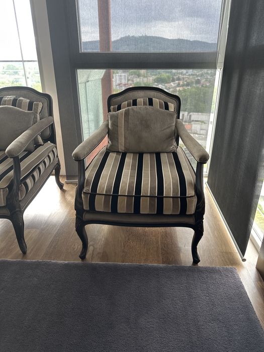 Cadeirões chaise long forradas a Veludo