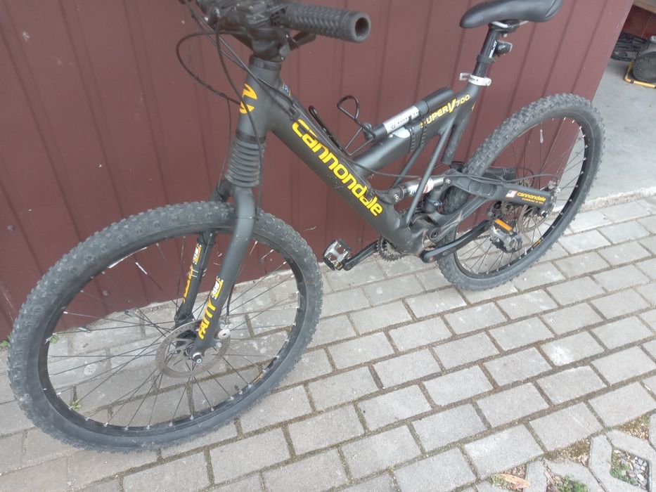 Rower Cannondale SuperV700.