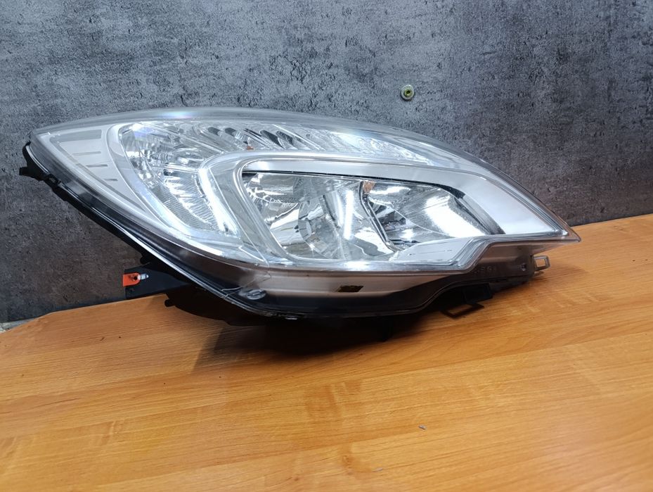 Lampa przód lewa plus wślisk Meriva B