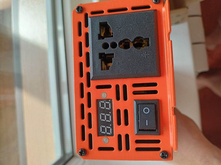 Інвертор(перетворювач)чиста синусоїда DC12V-AC220V(max 2500W)