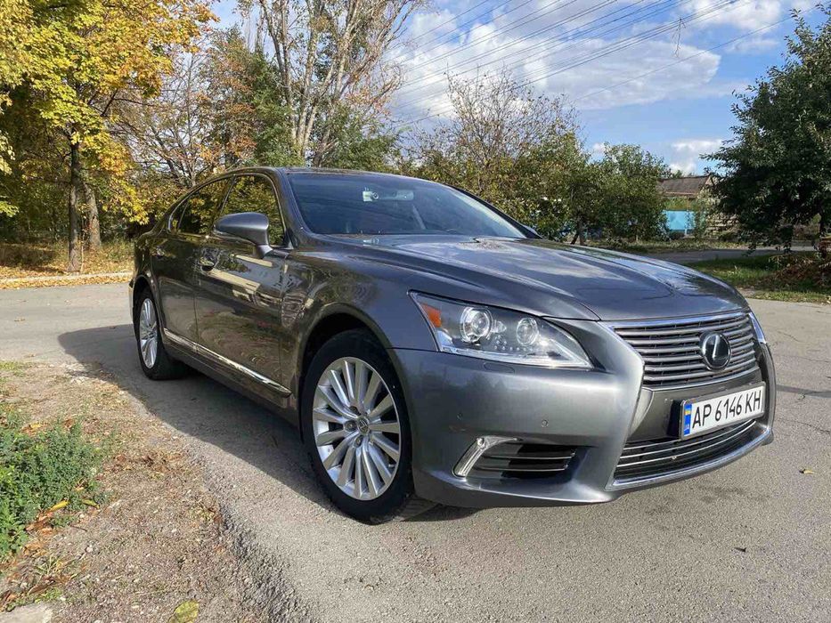 Автомобиль Lexus LS 460