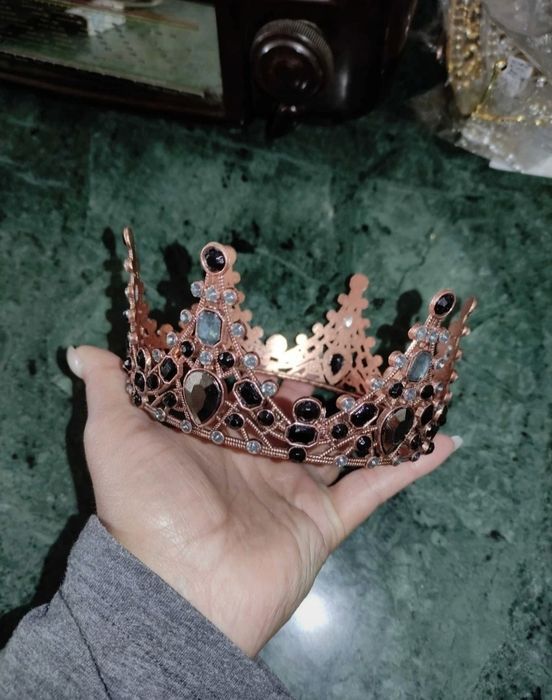 Coroa Noiva Pedras Dourado Preto